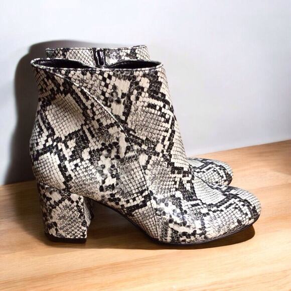INC Womens Snake Print Farren Round Toe Block Heel Zip-Up Booties 6 Floriann EUC - Picture 1 of 9